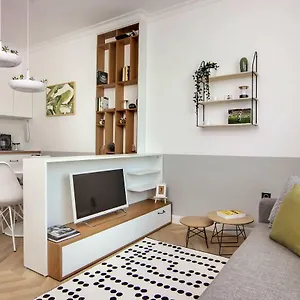 Hip, Cosmopolitan Gem In The Heart Of By Flat Mаnager Sofia